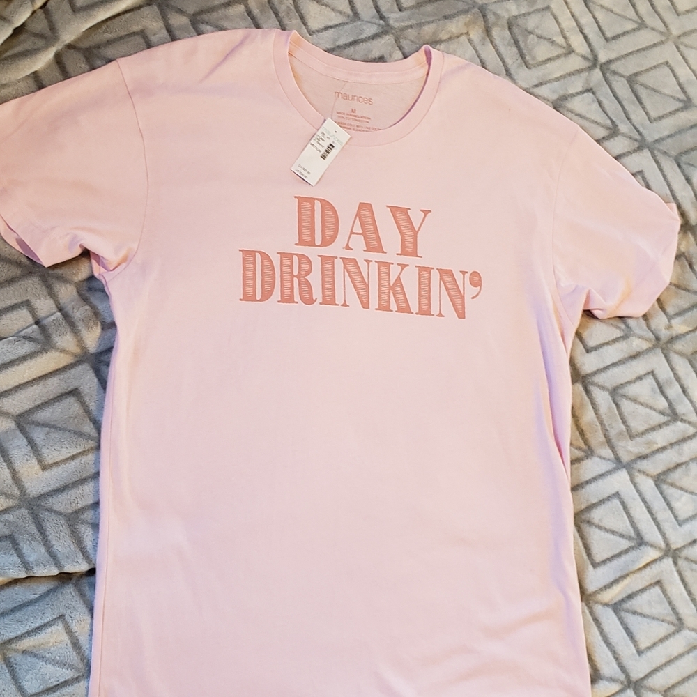 NWT PINK TSHIRT " DAY DRINKIN " 🍻  Graphic Tee size Medium